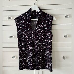 NINE WEST SLEEVELESS TOP IN A VIBRANT FUN PRINT, SIZE MEDIUM